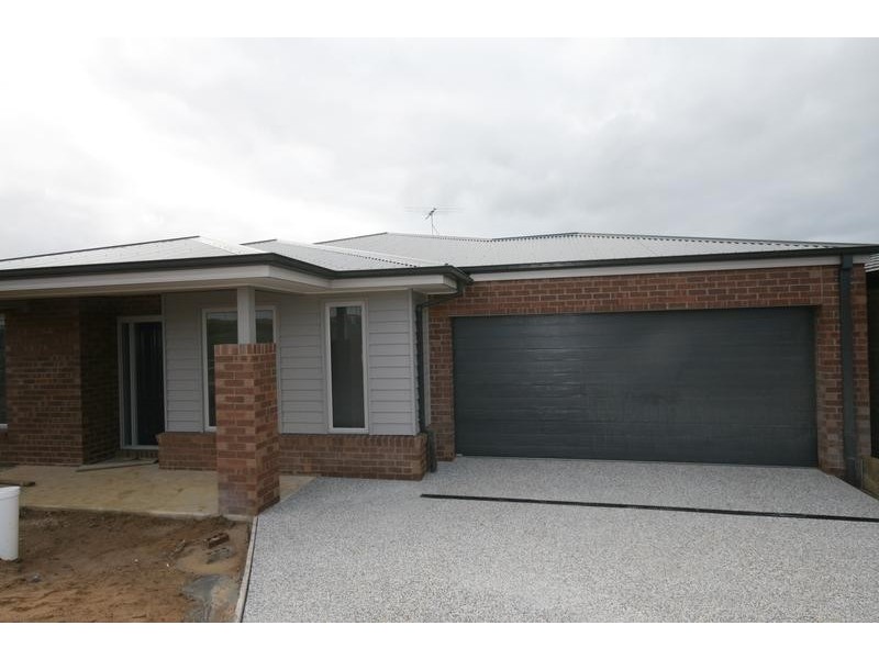 8 Point Close, Torquay VIC 3228