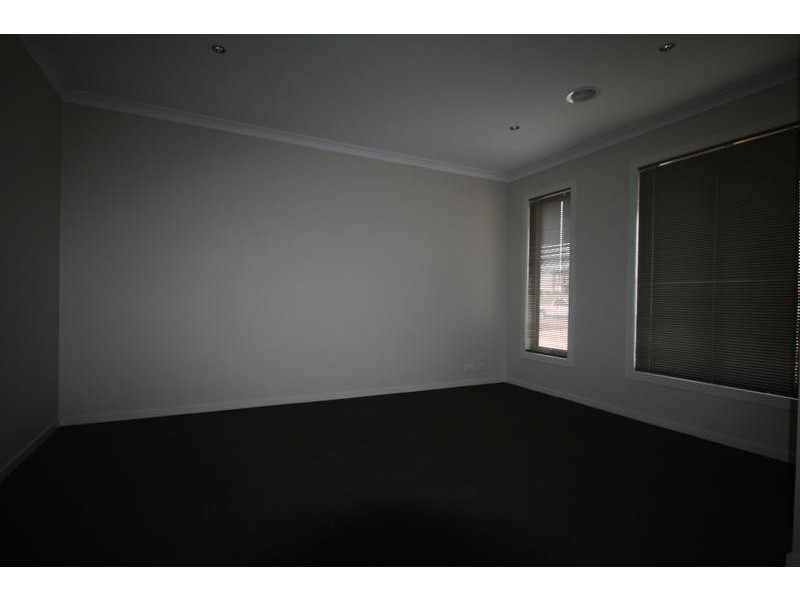 8 Point Close, Torquay VIC 3228