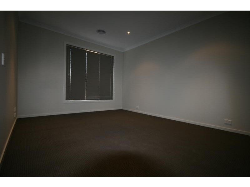 8 Point Close, Torquay VIC 3228