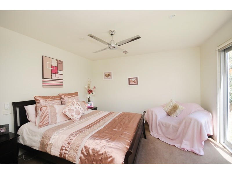 40 Loch Lomond Crescent, Torquay VIC 3228