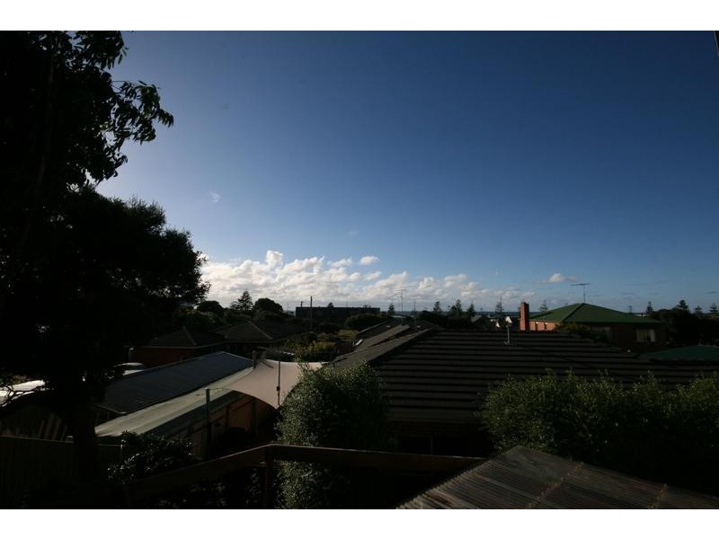 2/20 Munday Street, Torquay VIC 3228