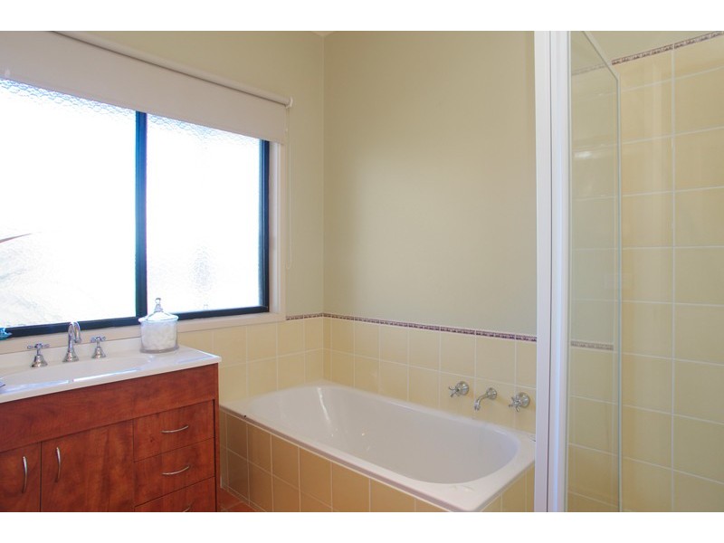 16 Banksia Close, Torquay VIC 3228