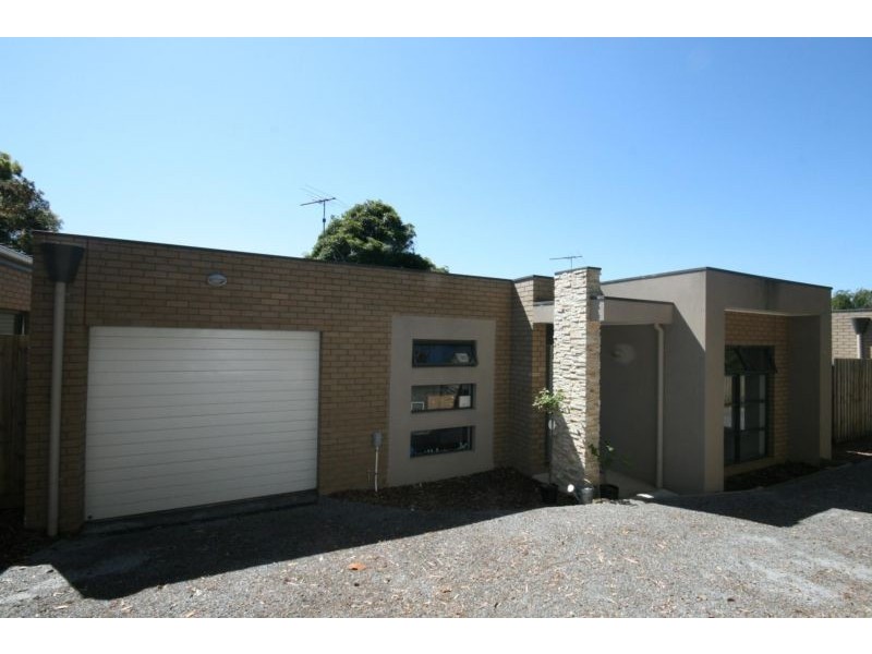 2/32 Spring Street, Torquay VIC 3228