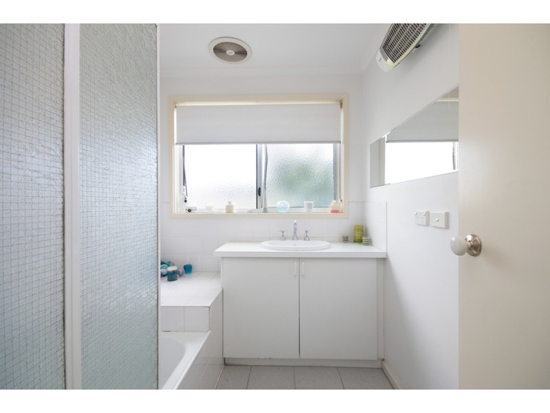 98 Beach Road, Torquay VIC 3228