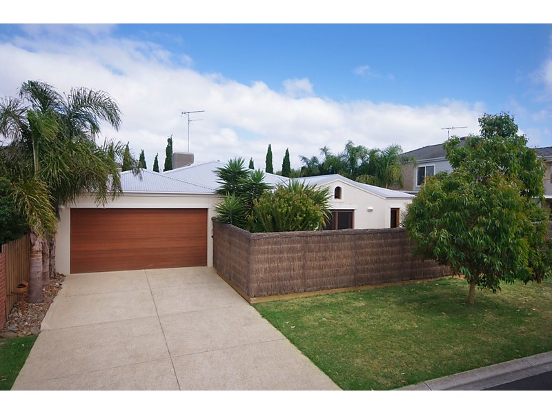 2 Ceduna Close, Torquay VIC 3228