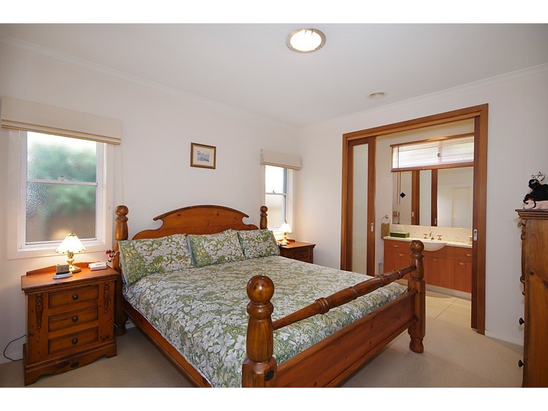 2 Ceduna Close, Torquay VIC 3228