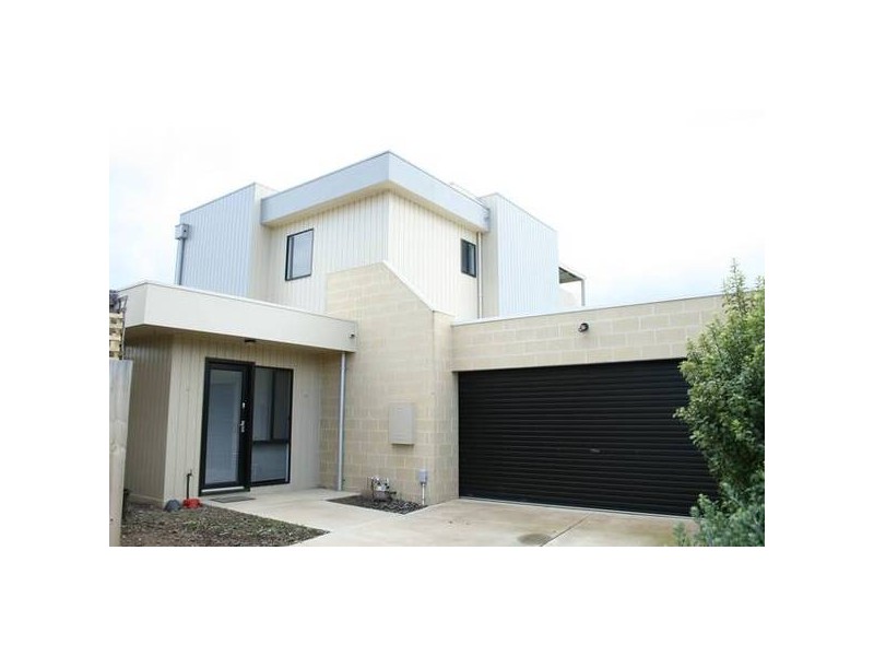 2/106 Beach Road, Torquay VIC 3228