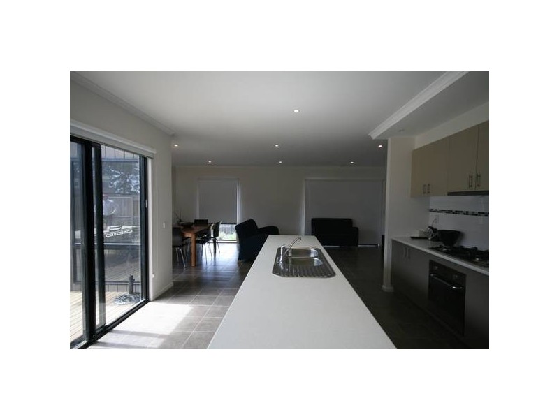 8 Baden Court, Torquay VIC 3228