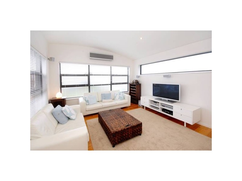 2/14 Pomora Avenue, Torquay VIC 3228