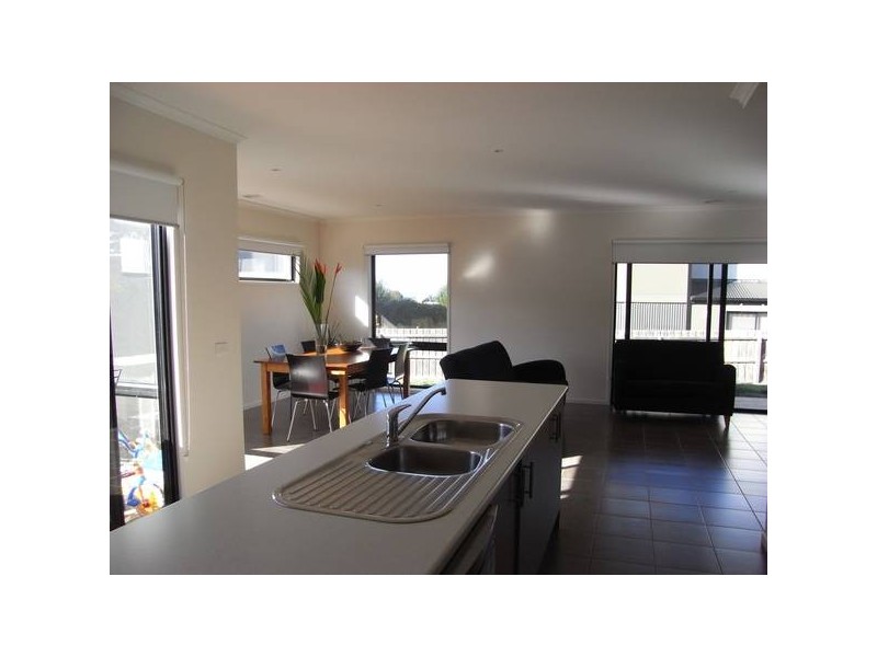 8 Baden Court, Torquay VIC 3228