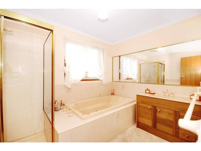 13 Kalkarra Crescent, Mount Duneed VIC 3216