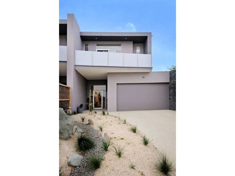 2/21 Pomora Avenue, Torquay VIC 3228