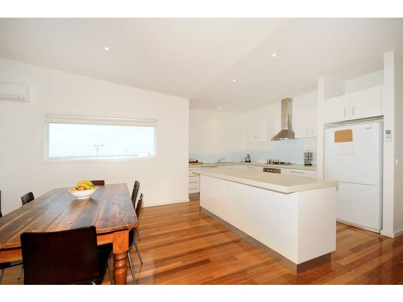 2/21 Pomora Avenue, Torquay VIC 3228