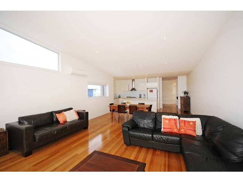 2/21 Pomora Avenue, Torquay VIC 3228