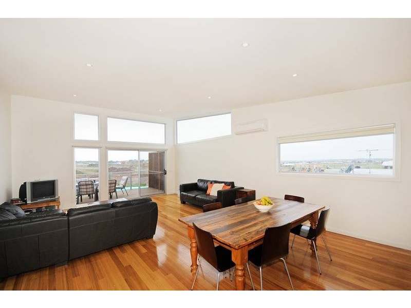 2/21 Pomora Avenue, Torquay VIC 3228