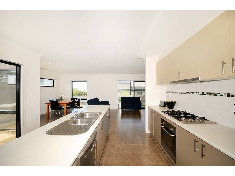 8 Baden Court, Torquay VIC 3228