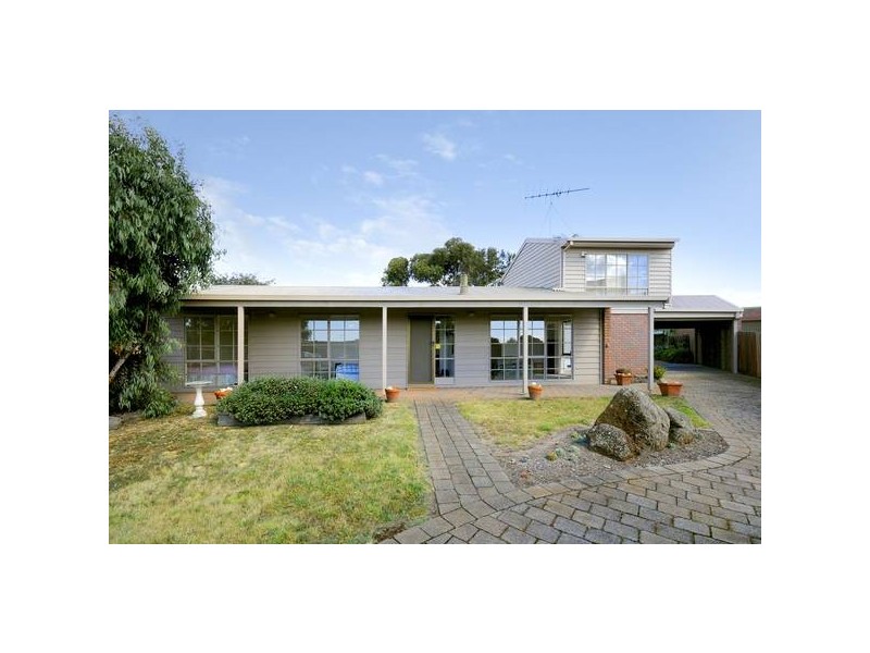 8 Nestor Court, Torquay VIC 3228