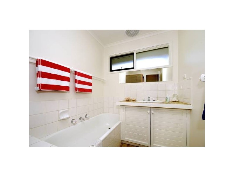 8 Nestor Court, Torquay VIC 3228