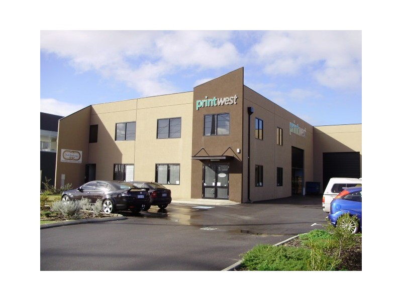 1/8 Weir Road, Malaga WA 6090