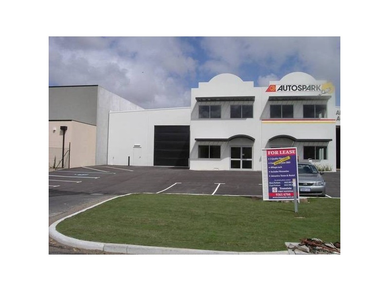 2/18 Ernest Clark Road, Canning Vale WA 6155