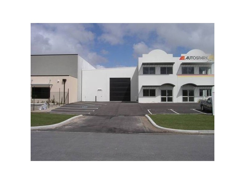 2/18 Ernest Clark Road, Canning Vale WA 6155