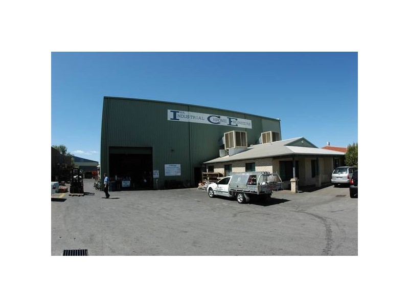 8 RAYMOND AVENUE, Bayswater WA 6053