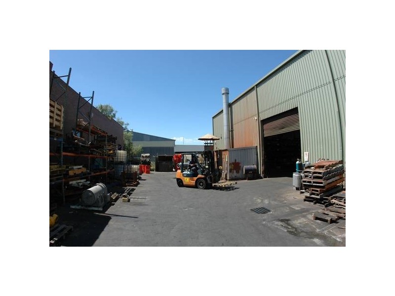 8 RAYMOND AVENUE, Bayswater WA 6053