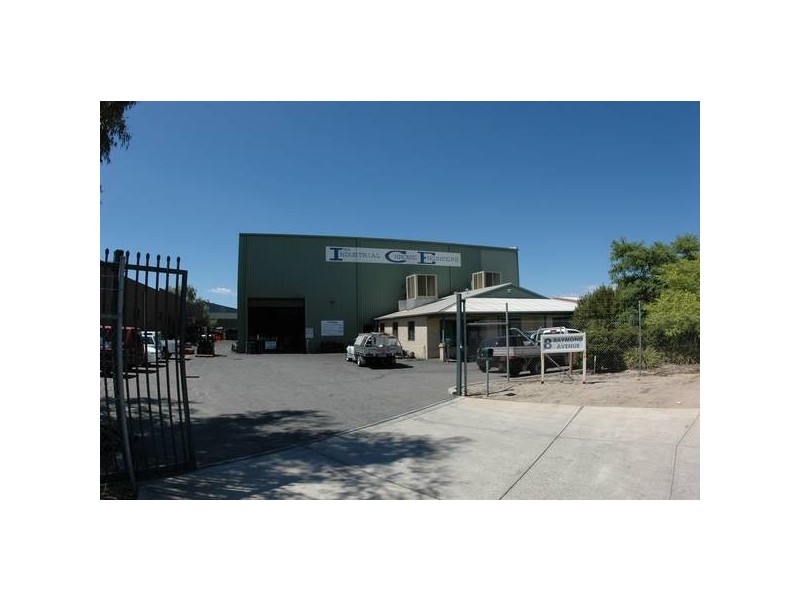 8 RAYMOND AVENUE, Bayswater WA 6053