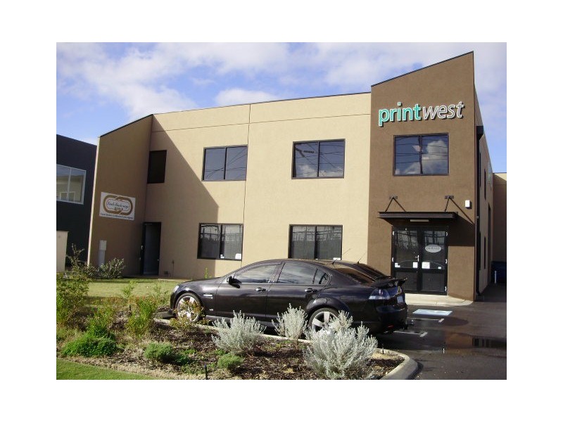 3/8 Weir Road, Malaga WA 6090