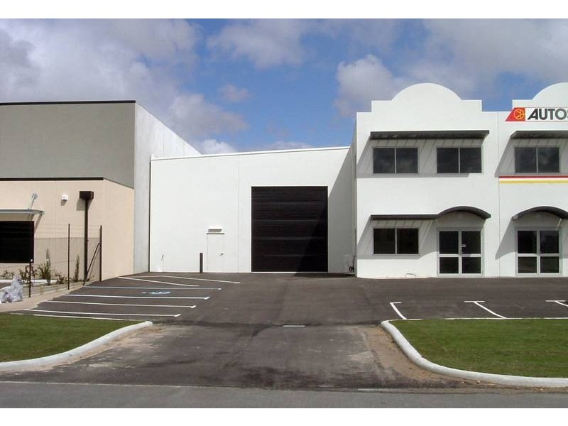 2/18 Ernest Clark Road, Canning Vale WA 6155