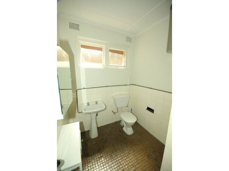 2/93 Bellevue Ave, Eastwood NSW 2122