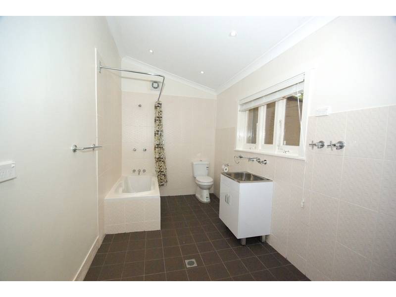30 Chatham Rd, West Ryde NSW 2114