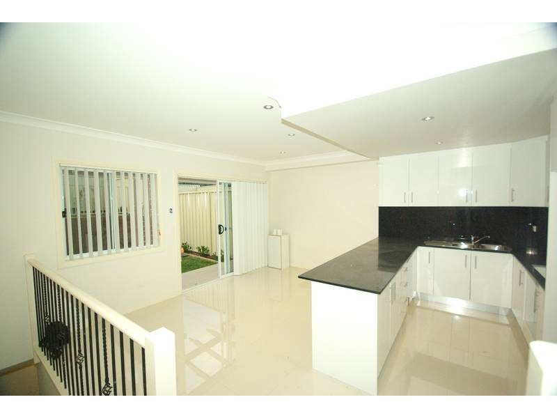 4 Dean Crescent, Ermington NSW 2115