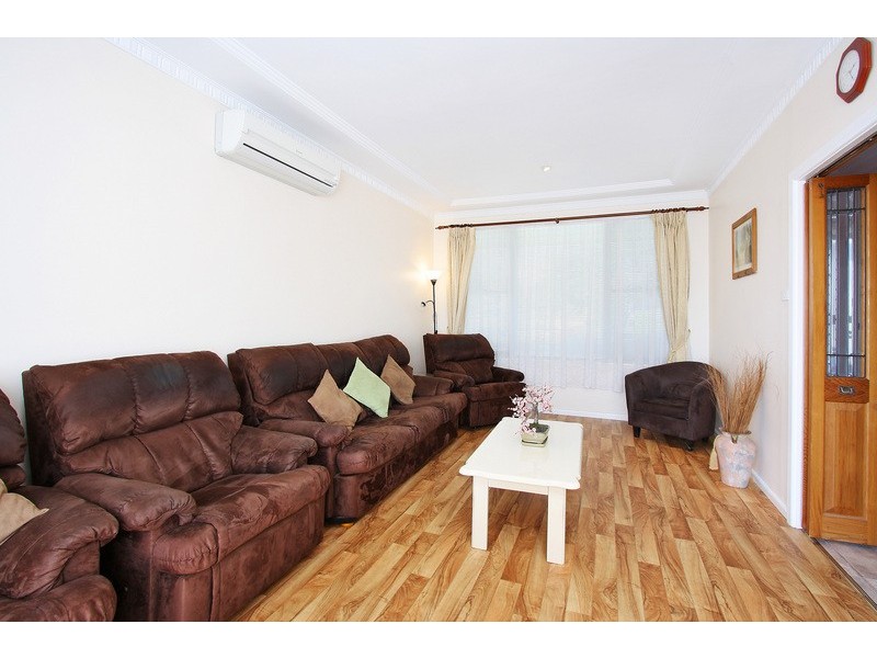15 Waratah St, Denistone East NSW 2112