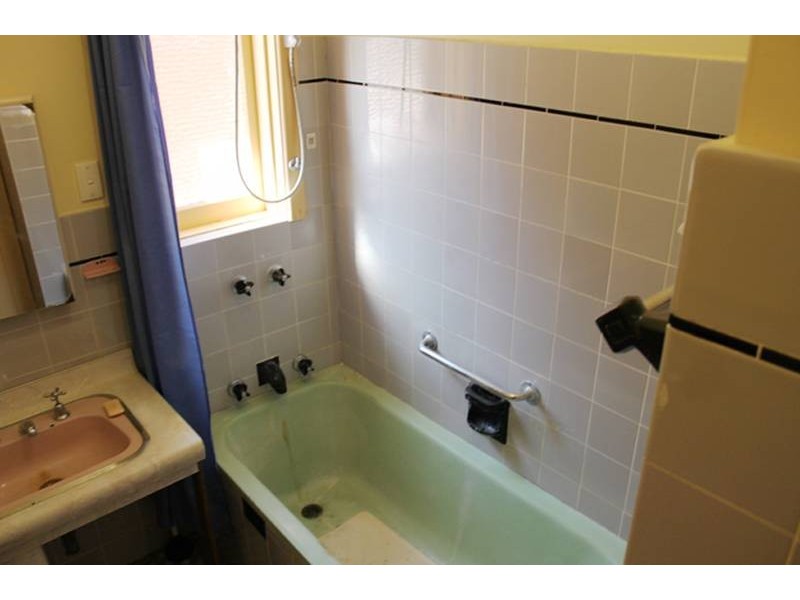 1 Stratford Ave, Denistone NSW 2114