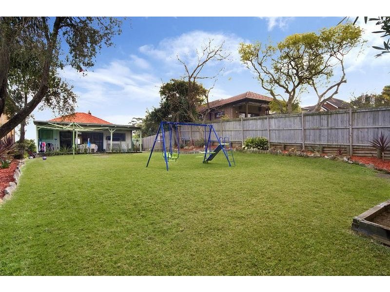 19 Commissioners Rd, Denistone NSW 2114