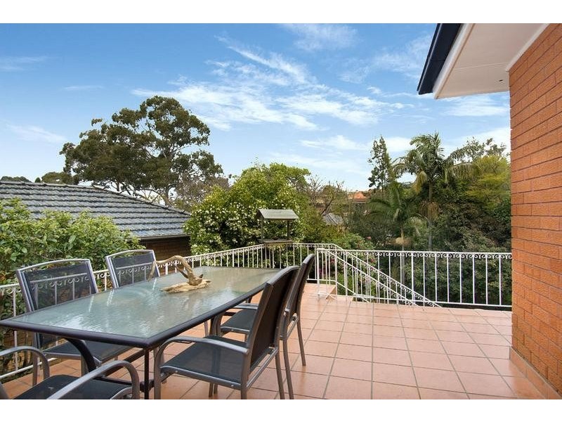 27 Harley Cres, Eastwood NSW 2122