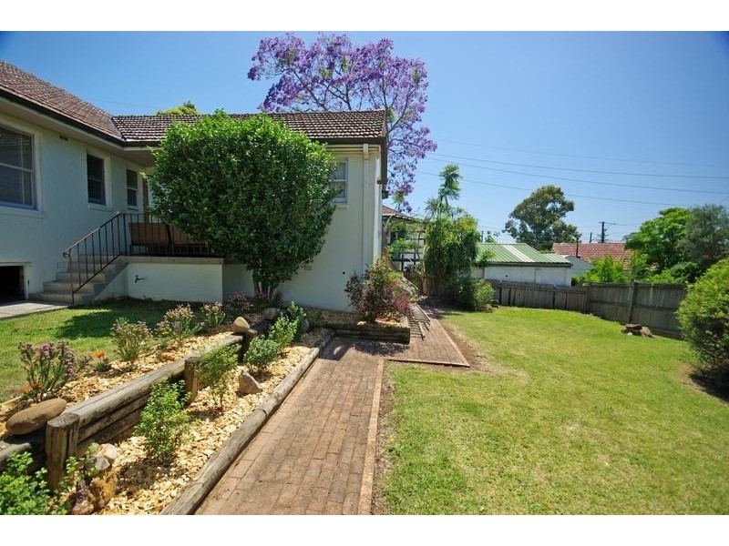 4 Salter Cres, Denistone East NSW 2112