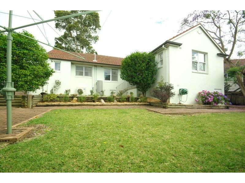 4 Salter Cres, Denistone East NSW 2112