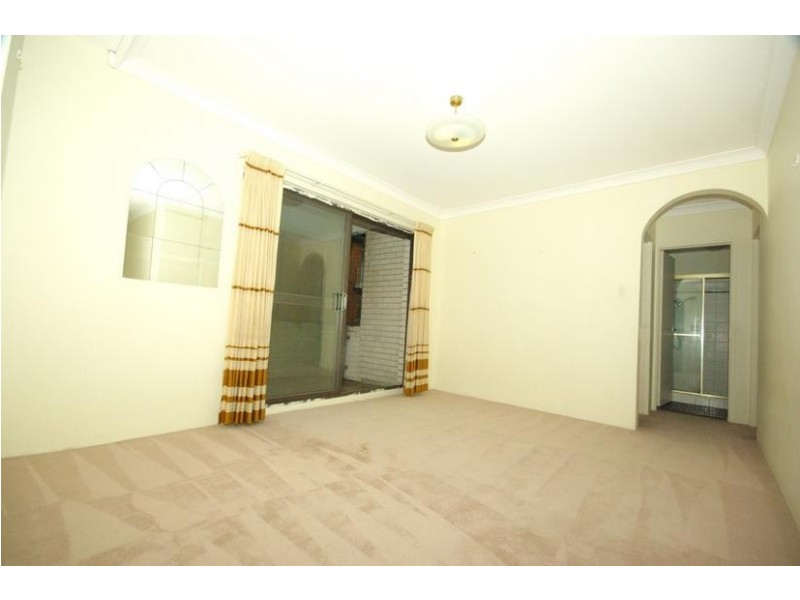 10/18 Meadow Cres, Meadowbank NSW 2114