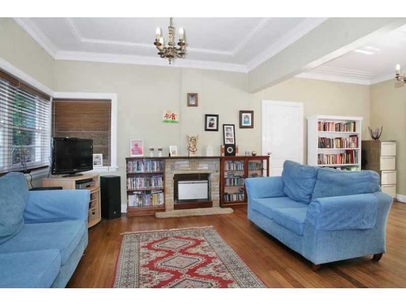 2 Kings Rd, Denistone East NSW 2112