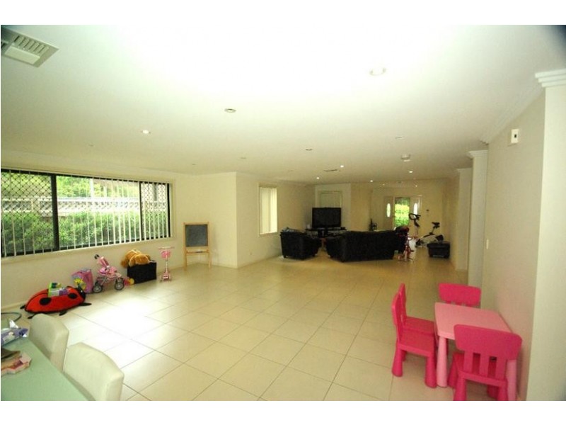 8a Bimbadeen St, Eastwood NSW 2122