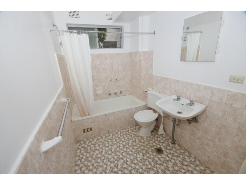 8/16a Meadow Crescent, Meadowbank NSW 2114