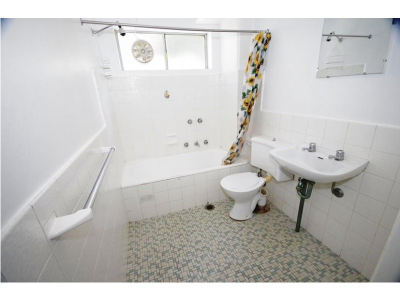 2/16a Meadow Cr, Meadowbank NSW 2114