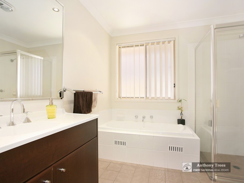 1b Rimini Place, Prestons NSW 2170