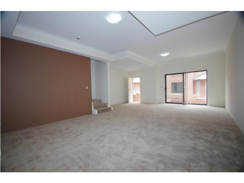 8/1 Anzac Avenue, Denistone NSW 2114