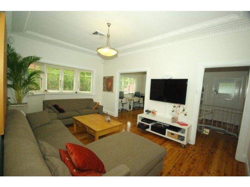 17 Kings Road, Denistone East NSW 2112