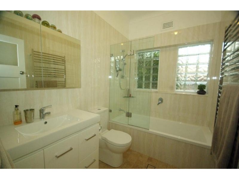 17 Kings Road, Denistone East NSW 2112
