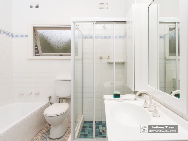 8 Gwendale Cr, Eastwood NSW 2122