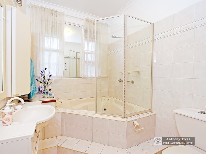 33 Kings Rd, Denistone East NSW 2112